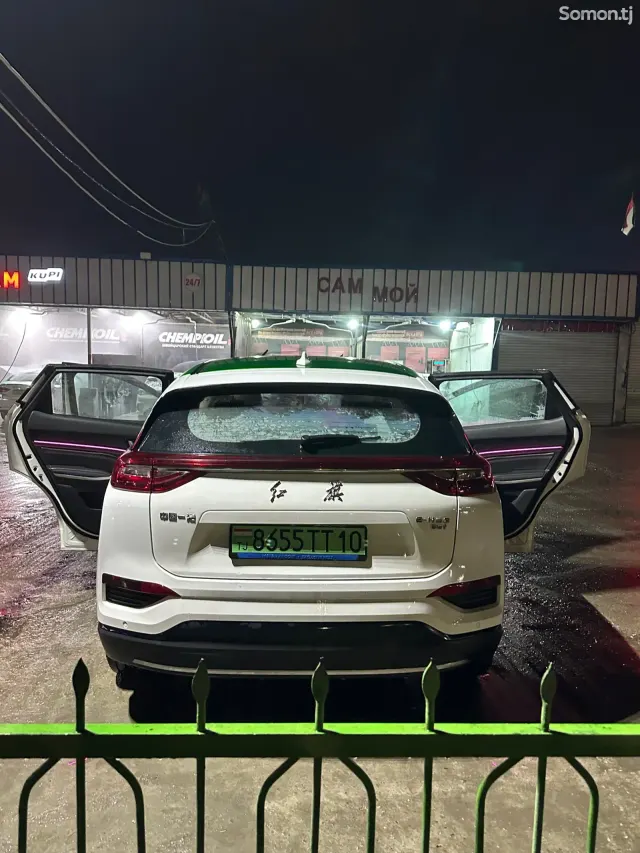 Hongqi E-HS3 2019 · AT