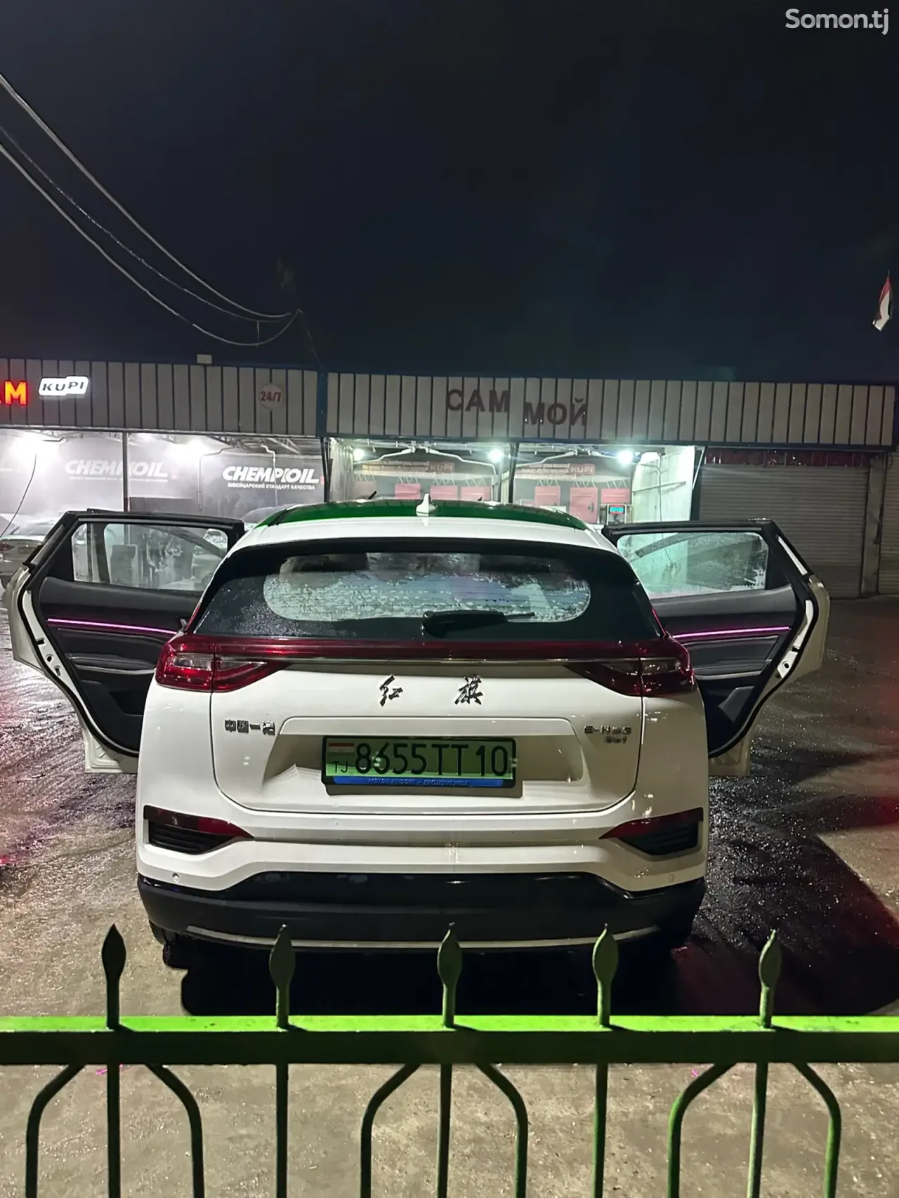 Hongqi E-HS3 2019 · AT