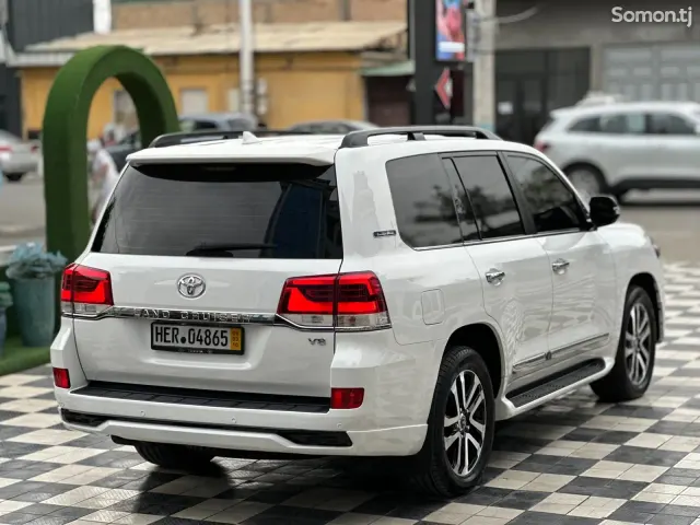 Toyota Land Cruiser 2018 · 4.6 AT