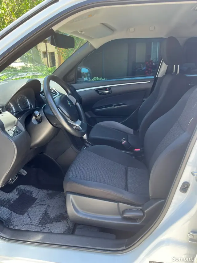 Suzuki Swift 2011 · 1.3 AT