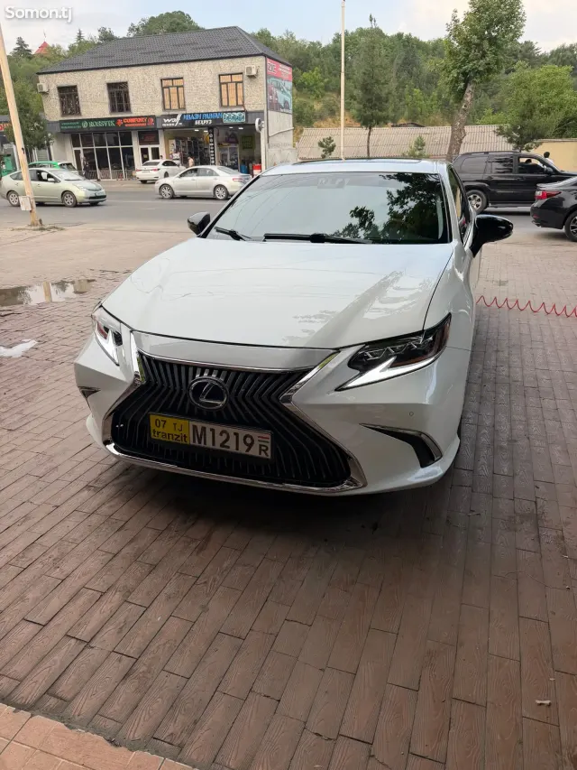 Lexus ES series 2014 · 2.5 AT