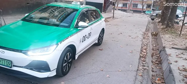 BYD E2 2023 · AT