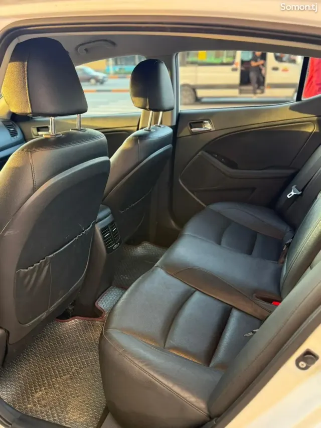 Kia K5 2015 · AT