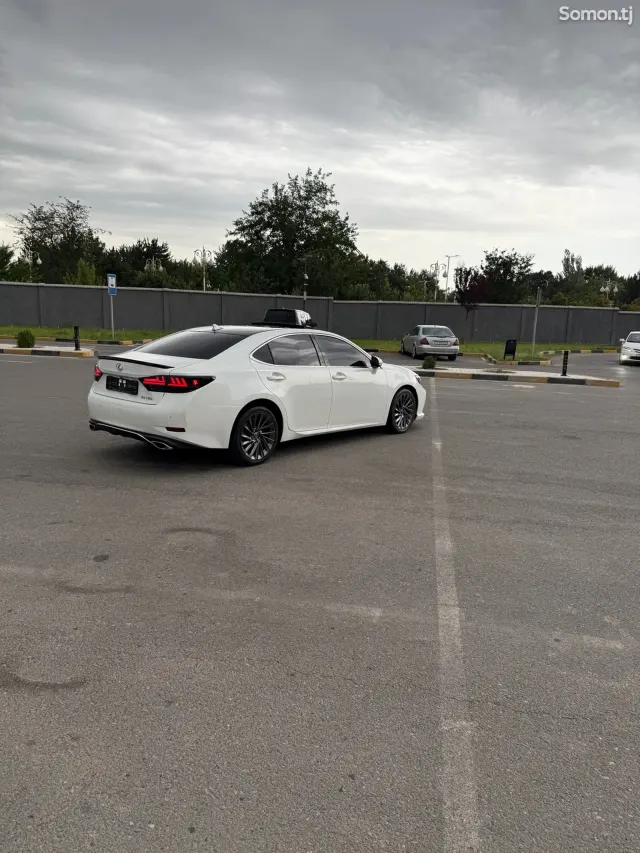 Lexus ES series 2013 · 3.5 AT
