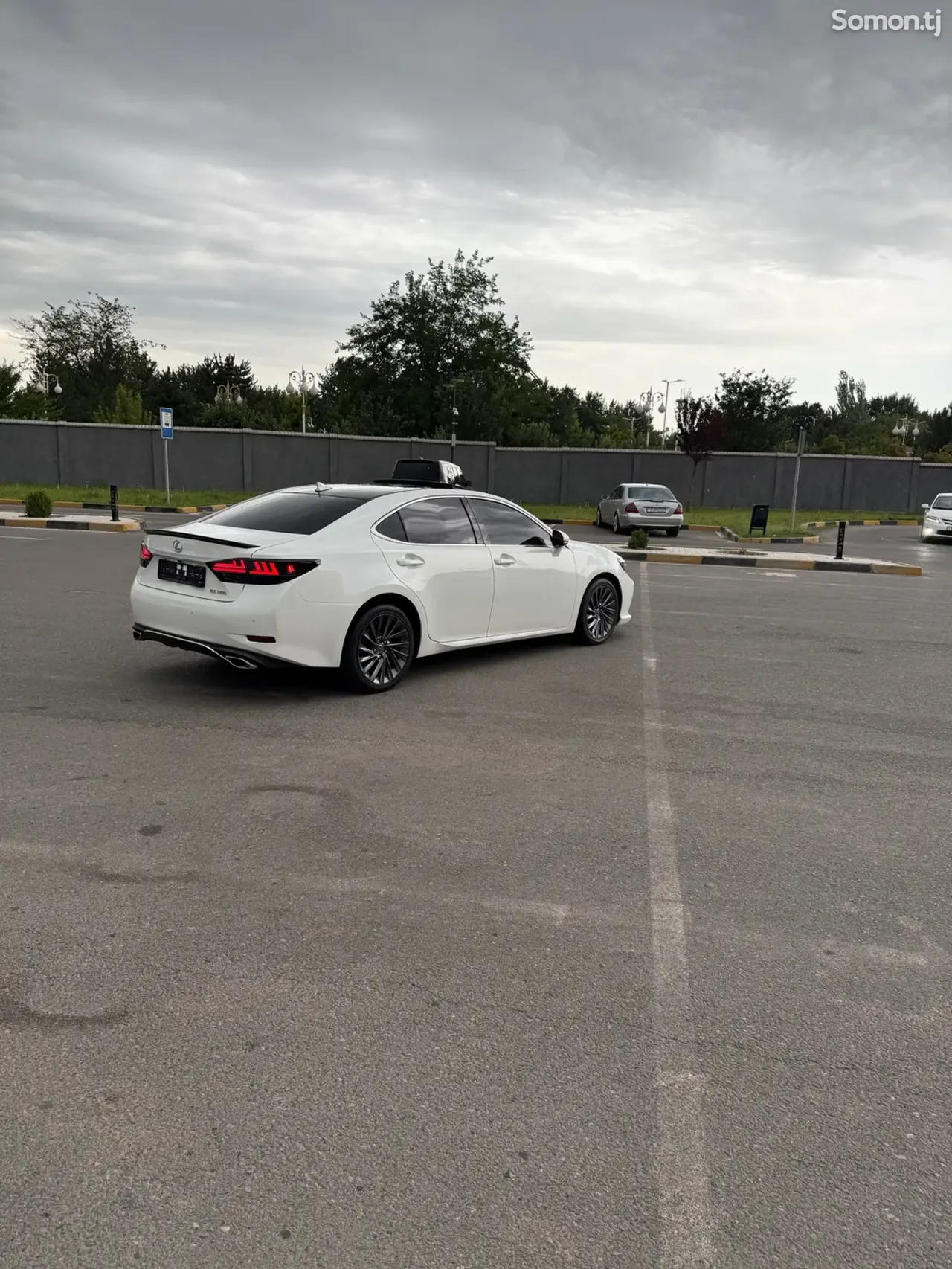 Lexus ES series 2013 · 3.5 AT
