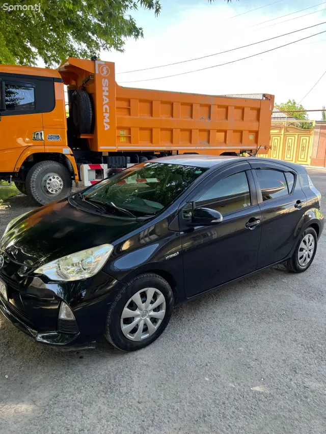Toyota Aqua 2014 · 1.5 AT