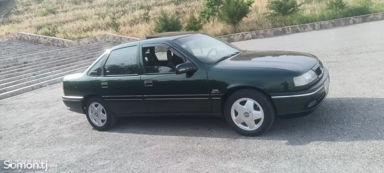 Opel Vectra A 1995 · 1.6 MT