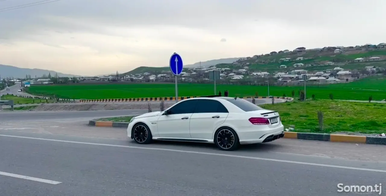 Mercedes-Benz E class 2011 · 6.3 AT