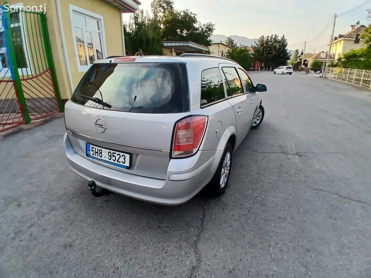 Opel Astra H 2009 · 1.6 MT