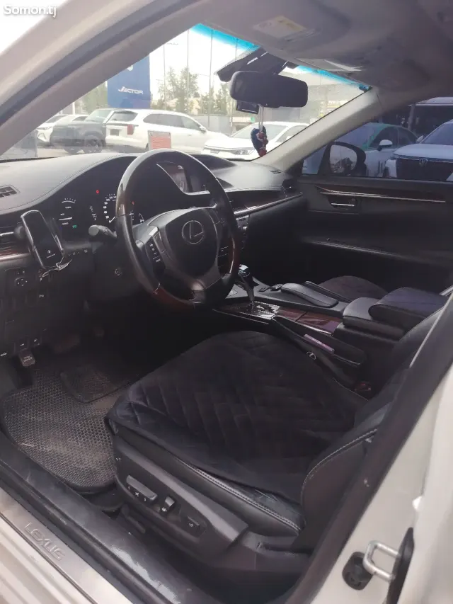 Lexus ES series 2014 · 2.5 AT