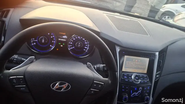 Hyundai Sonata 2011 · 2.0 AT
