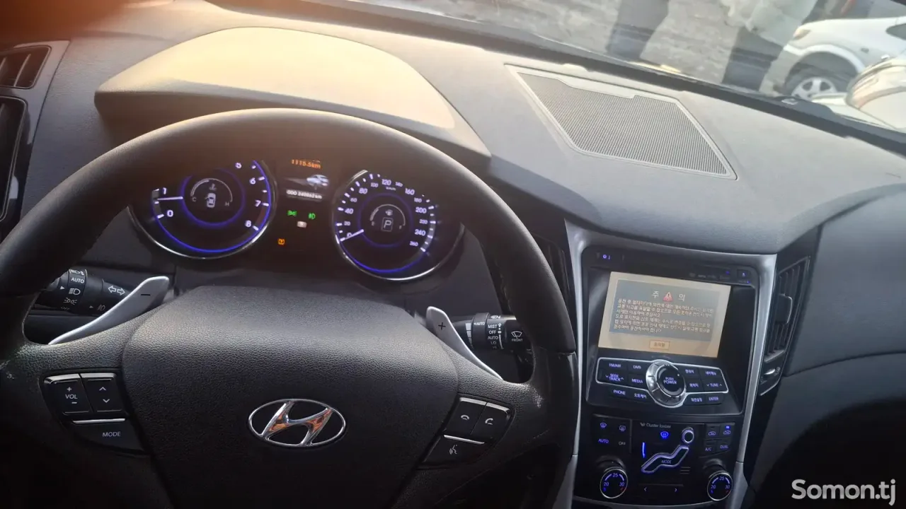 Hyundai Sonata 2011 · 2.0 AT