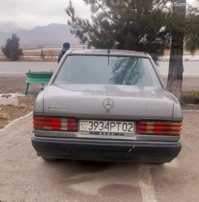 Mercedes-Benz W201 1989 · 1.8 MT