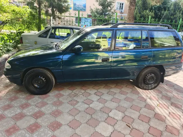 Opel Astra F 1996 · 1.6 MT