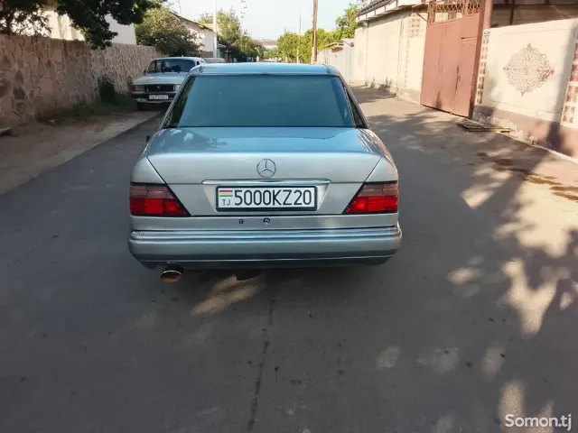 Mercedes-Benz W124 1995 · 2.2 MT