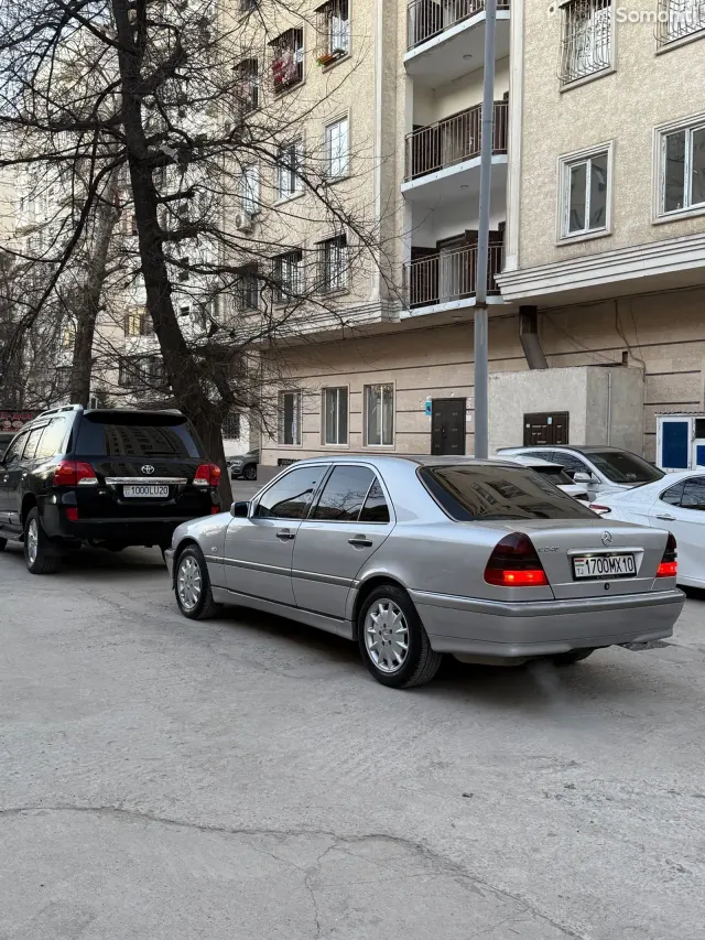 Mercedes-Benz C class 2000 · 2.4 AT