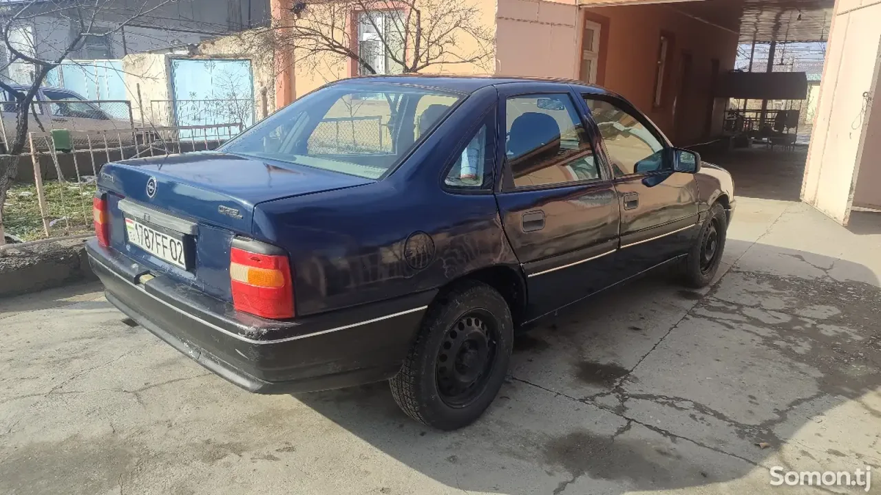Opel Vectra A 1992 · 1.6 MT
