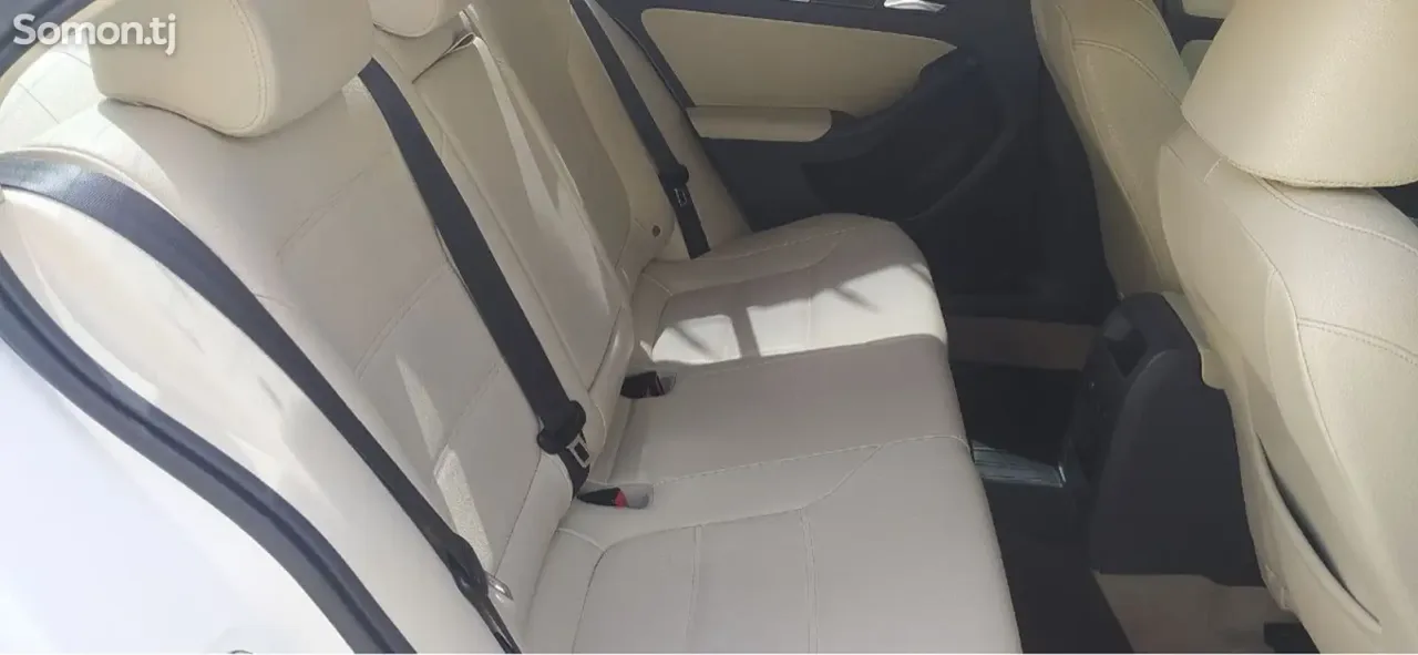 Volkswagen Jetta 2011 · 2.5 AT
