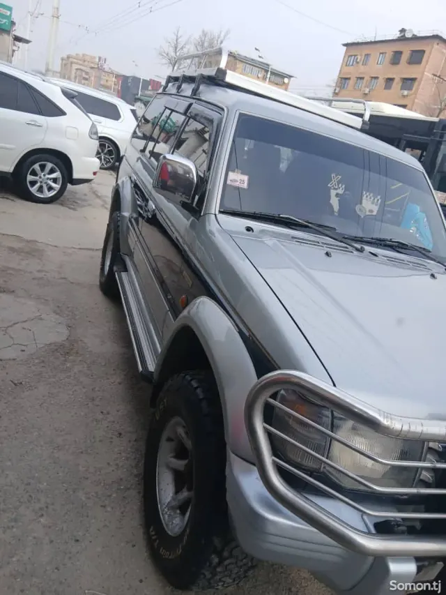 Mitsubishi Pajero 1993 · 3.0 AT