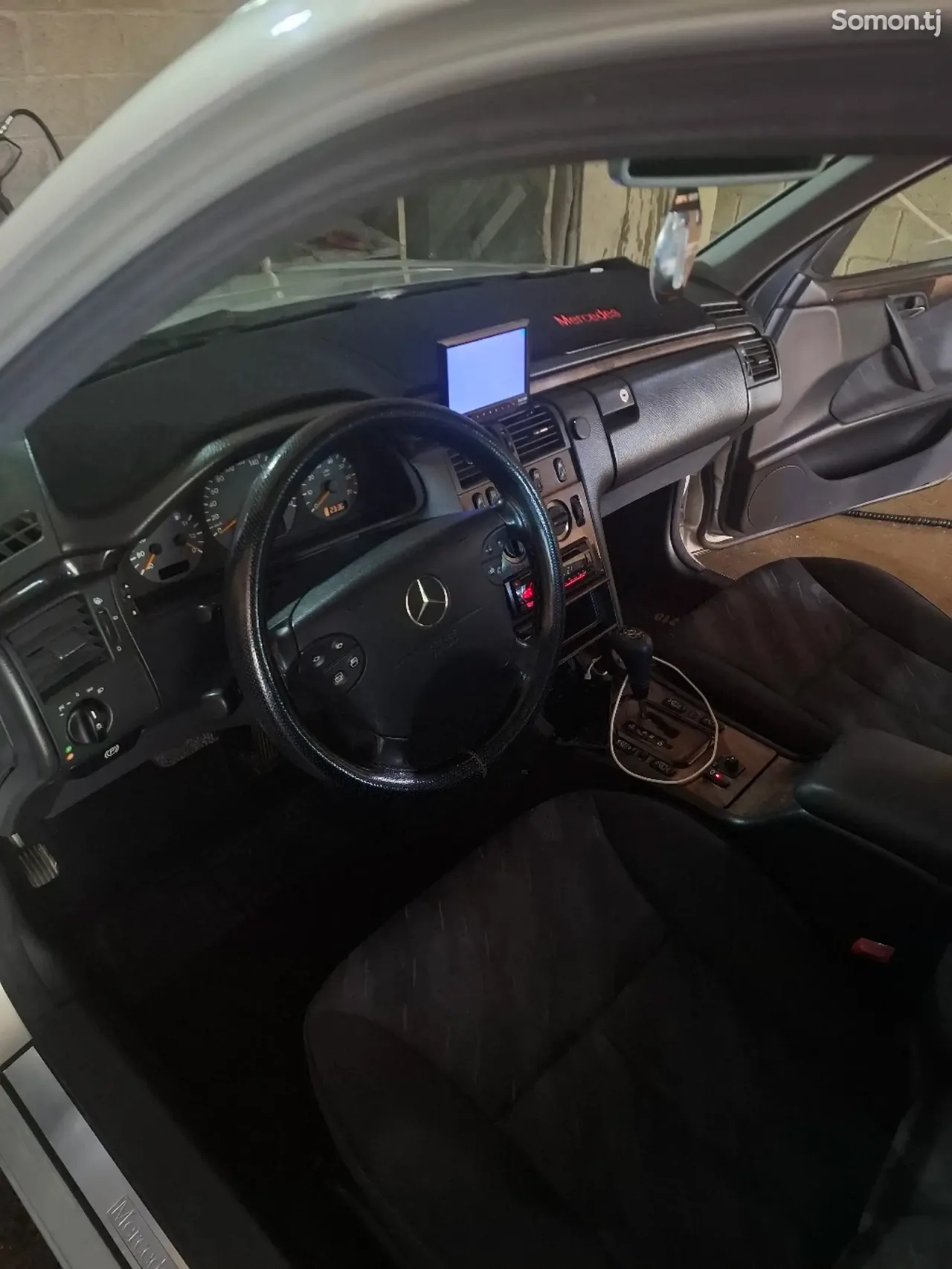 Mercedes-Benz E class 2000 · 2.4 AT