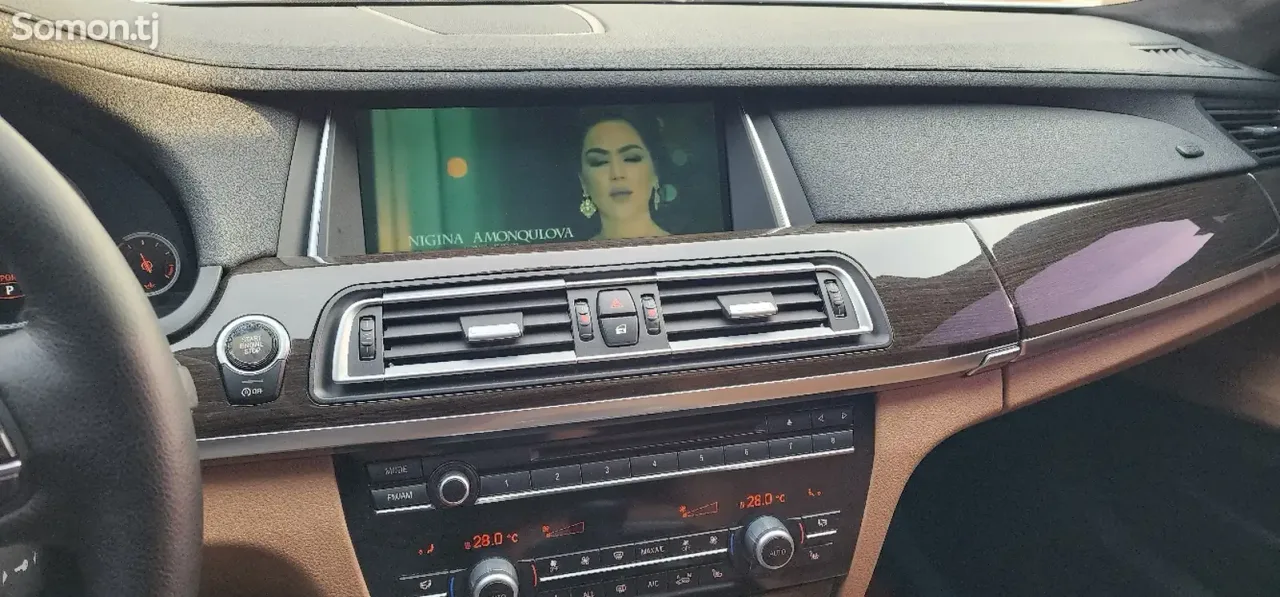 BMW 7 series 2014 · 4.0 AT