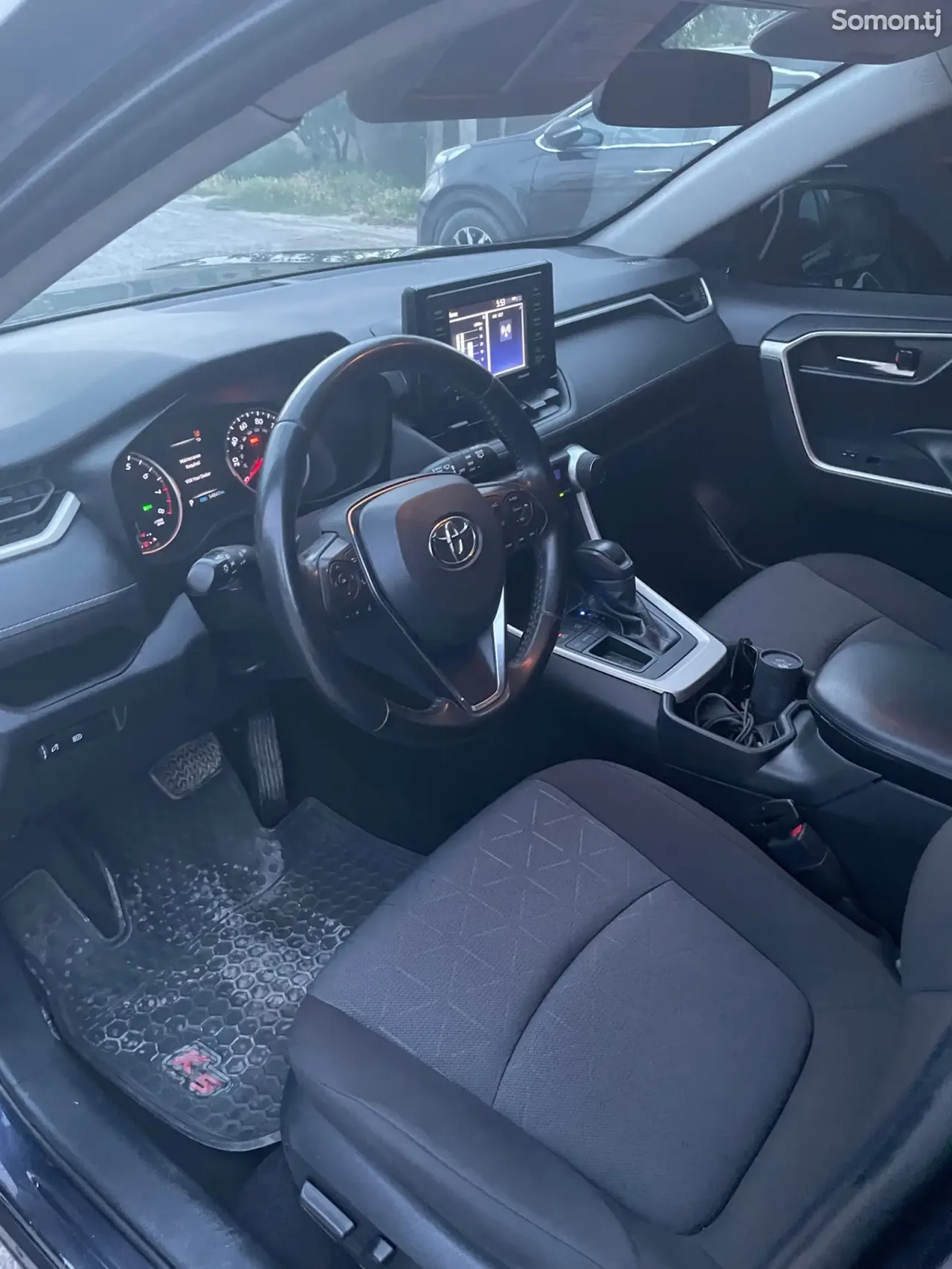 Toyota RAV 4 2022 · 2.5 AT