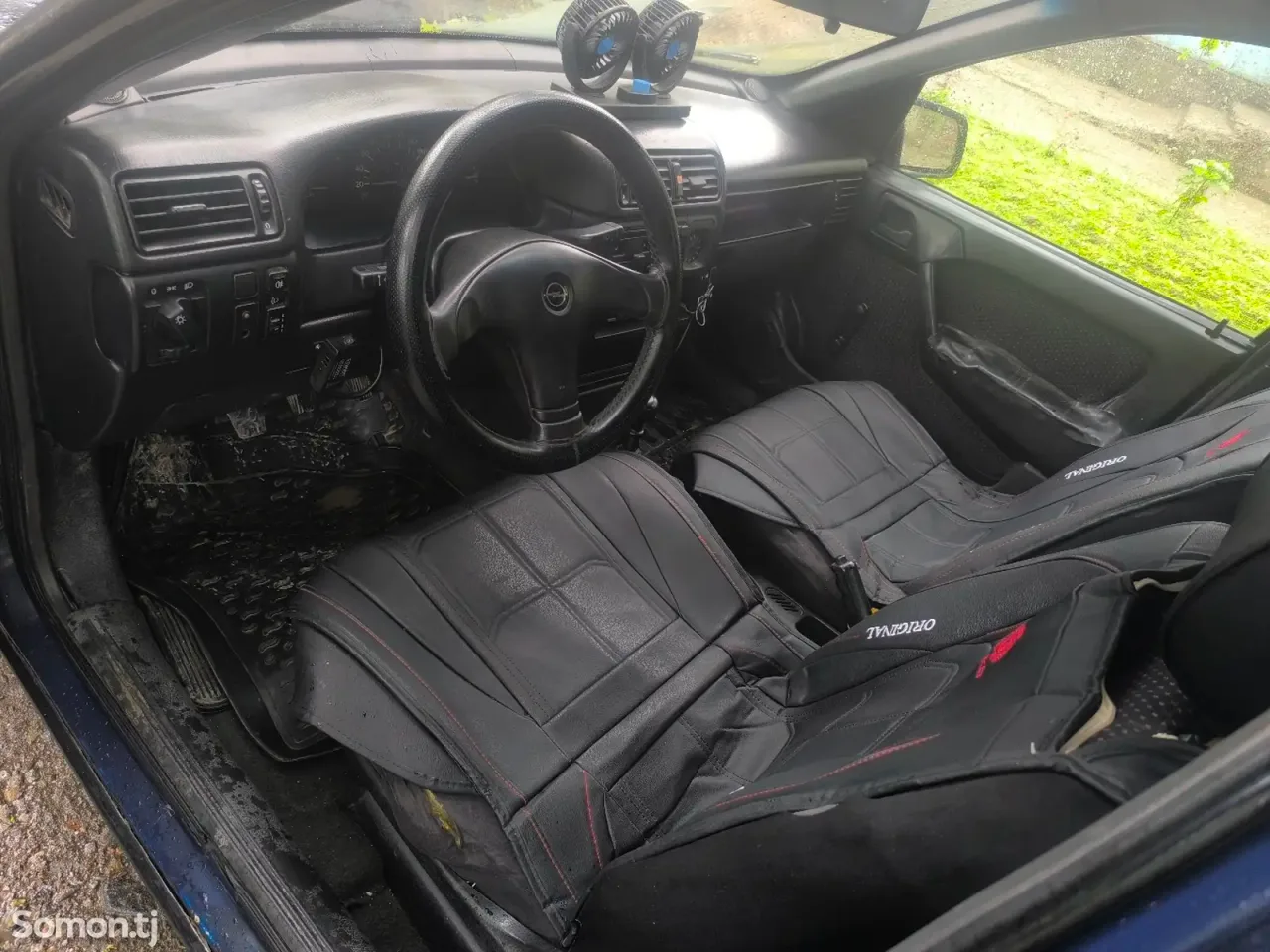 Opel Vectra A 1993 · 1.6 MT