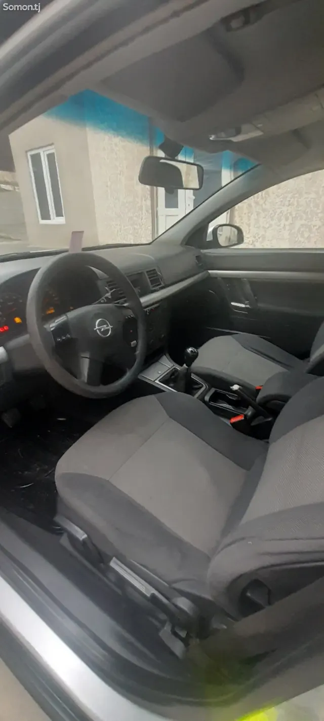 Opel Vectra C 2004 · 2.0 MT