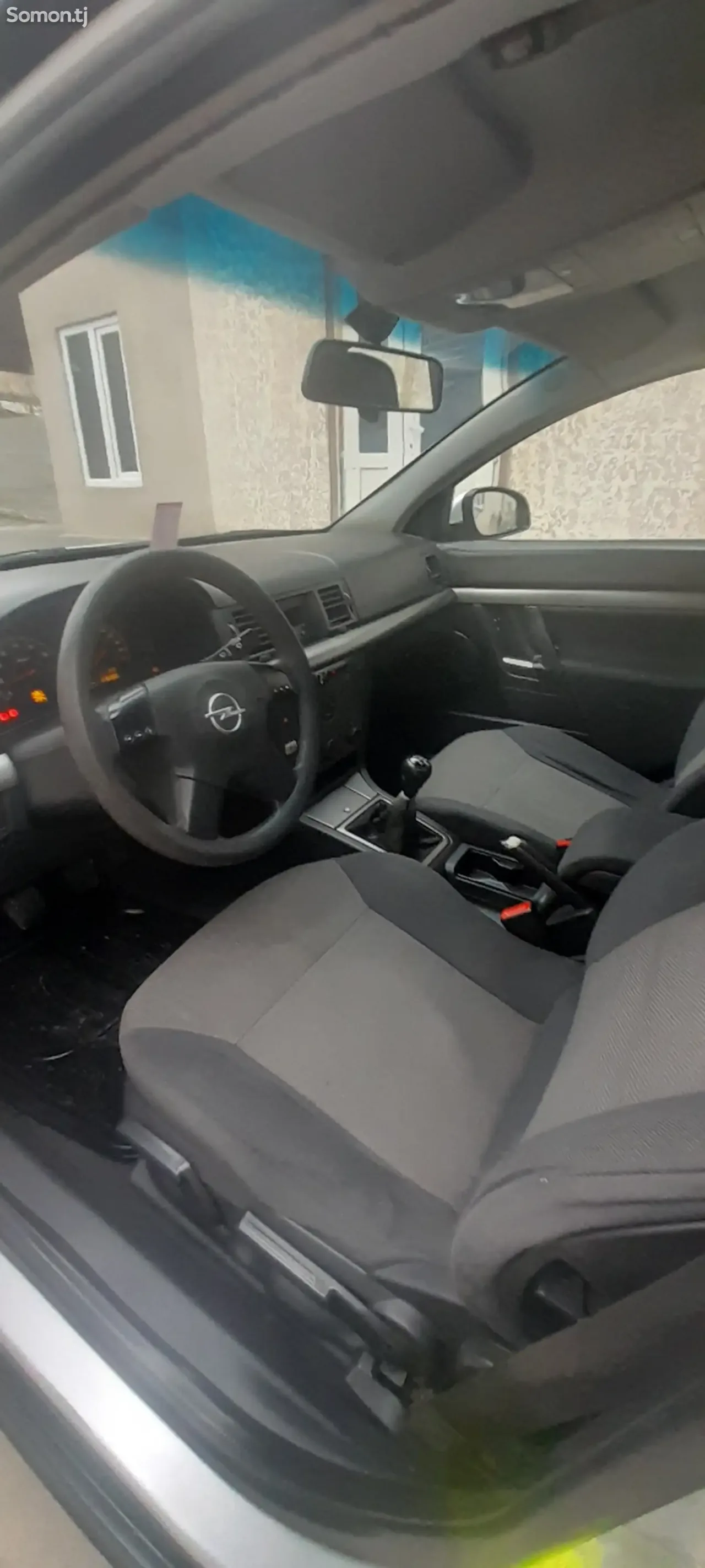 Opel Vectra C 2004 · 2.0 MT