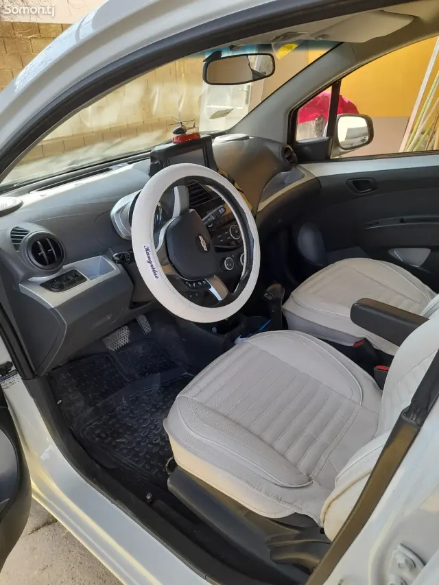 Chevrolet Spark 2014 · 1.1 AT