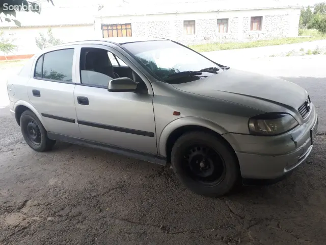 Opel Astra G 1998 · 1.6 MT