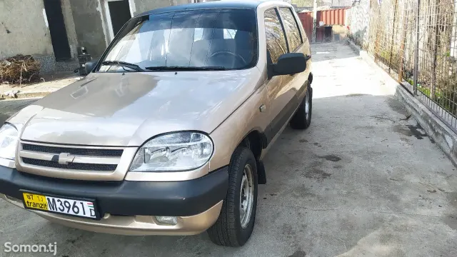 Chevrolet Niva 2005 · 1.8 MT