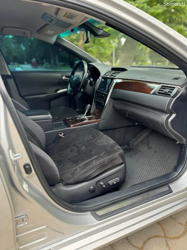 Toyota Camry 2015 · 2.5 AT