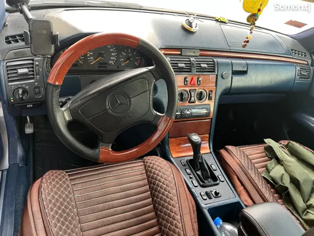 Mercedes-Benz B class 1997 · 2.2 MT