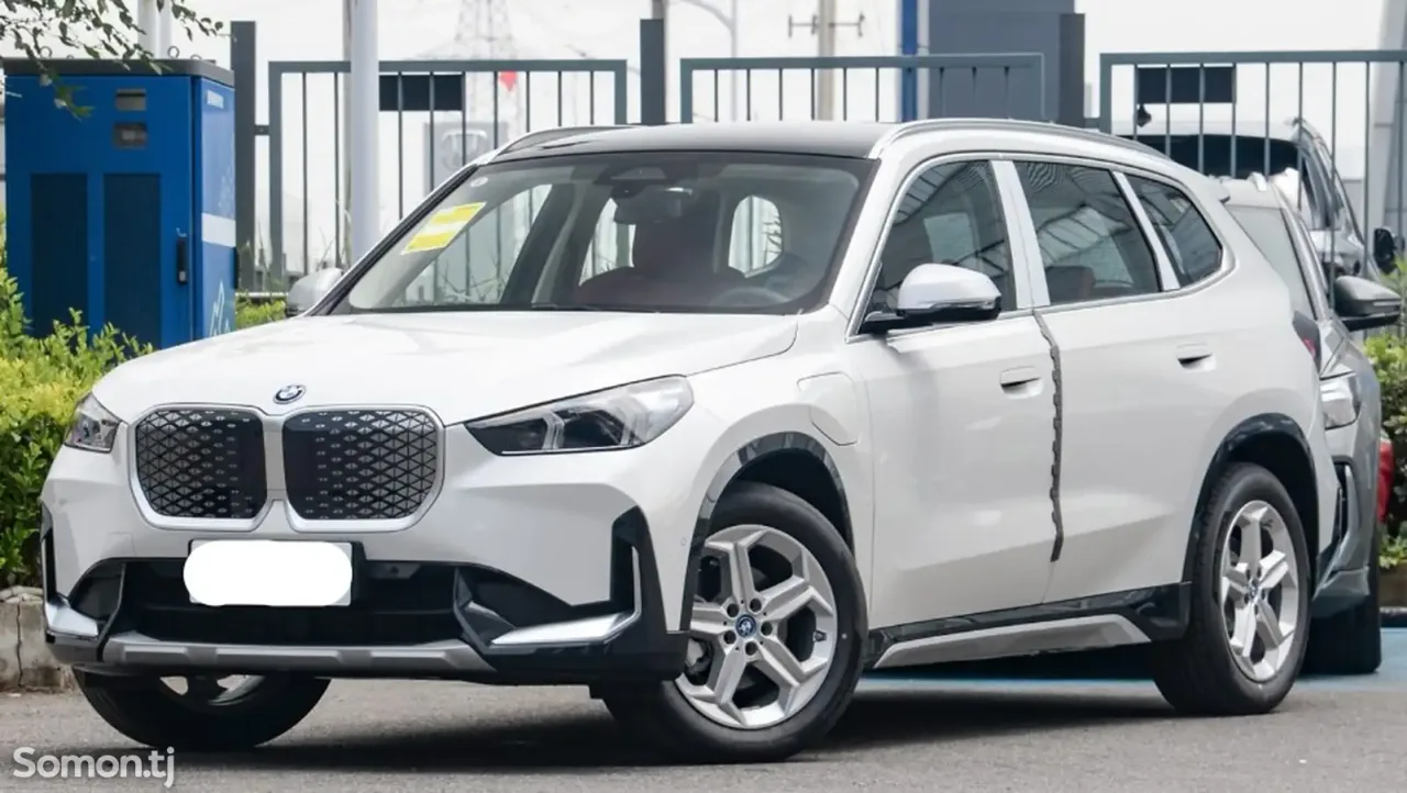 BMW iX 2025 · AT