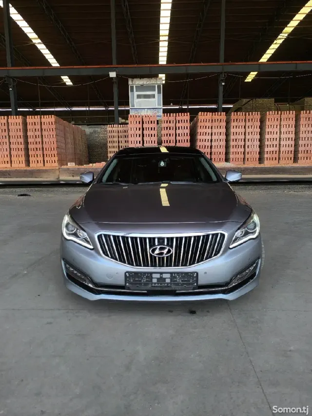 Hyundai Aslan 2014 · 3.3 AT