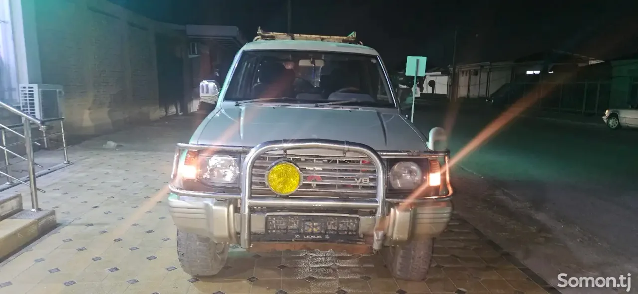 Mitsubishi Pajero 1995 · 2.7 AT