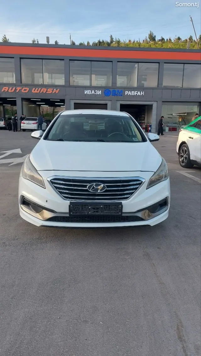 Hyundai Sonata 2015 · 2.4 AT