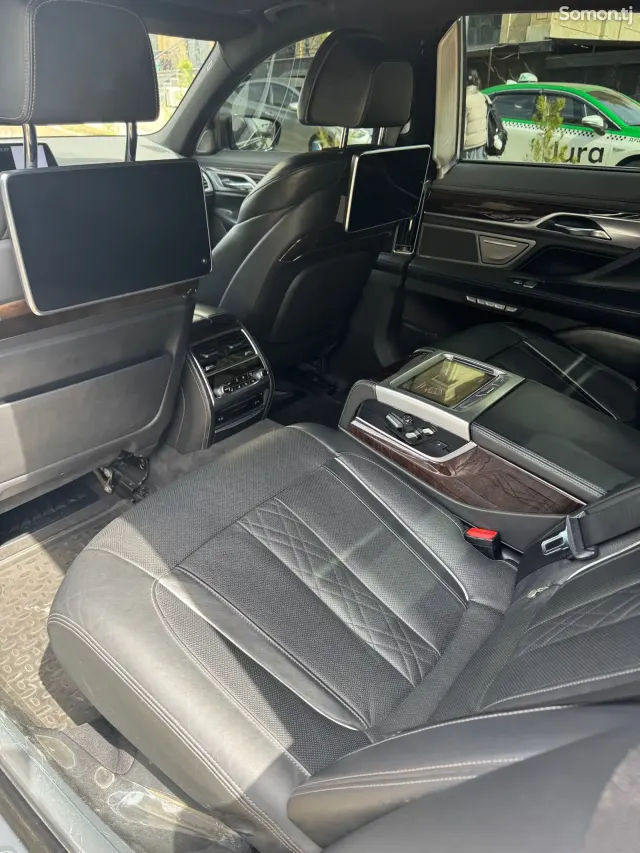 BMW 7 series 2017 · 3.0 AT