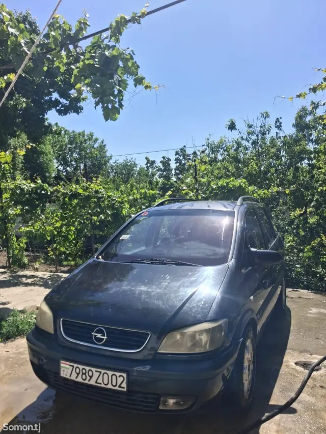 Opel Zafira 2001 · 1.8 MT