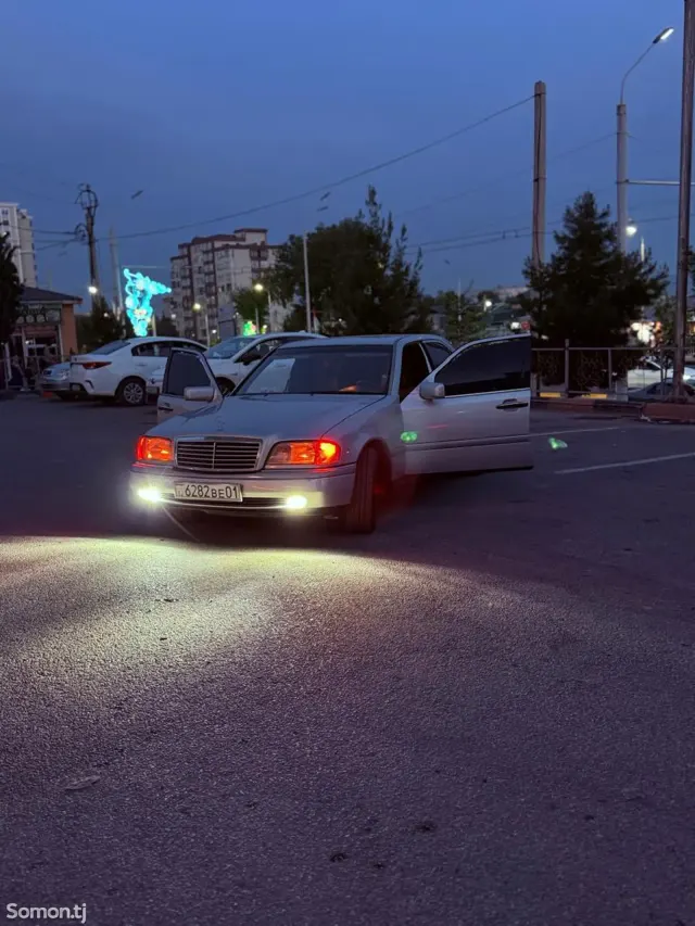Mercedes-Benz C class 1996 · 2.0 MT
