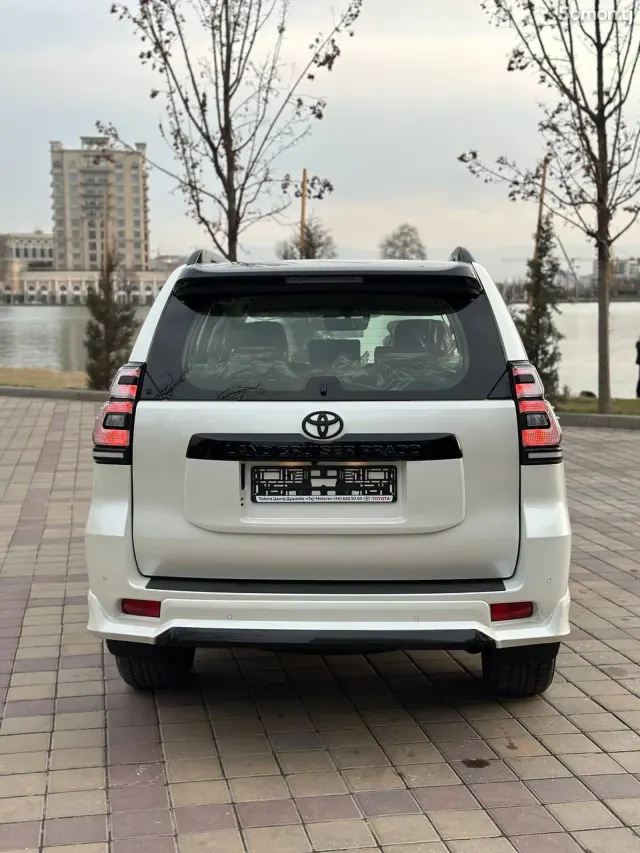Toyota Land Cruiser Prado 2023 · 4.0 AT