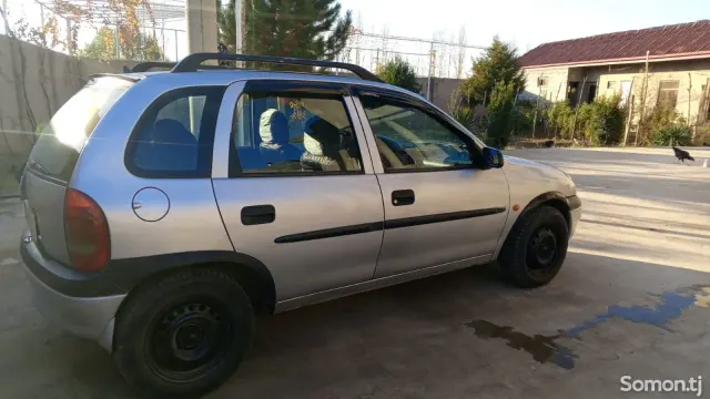 Opel Corsa 1998 · 1.6 AT