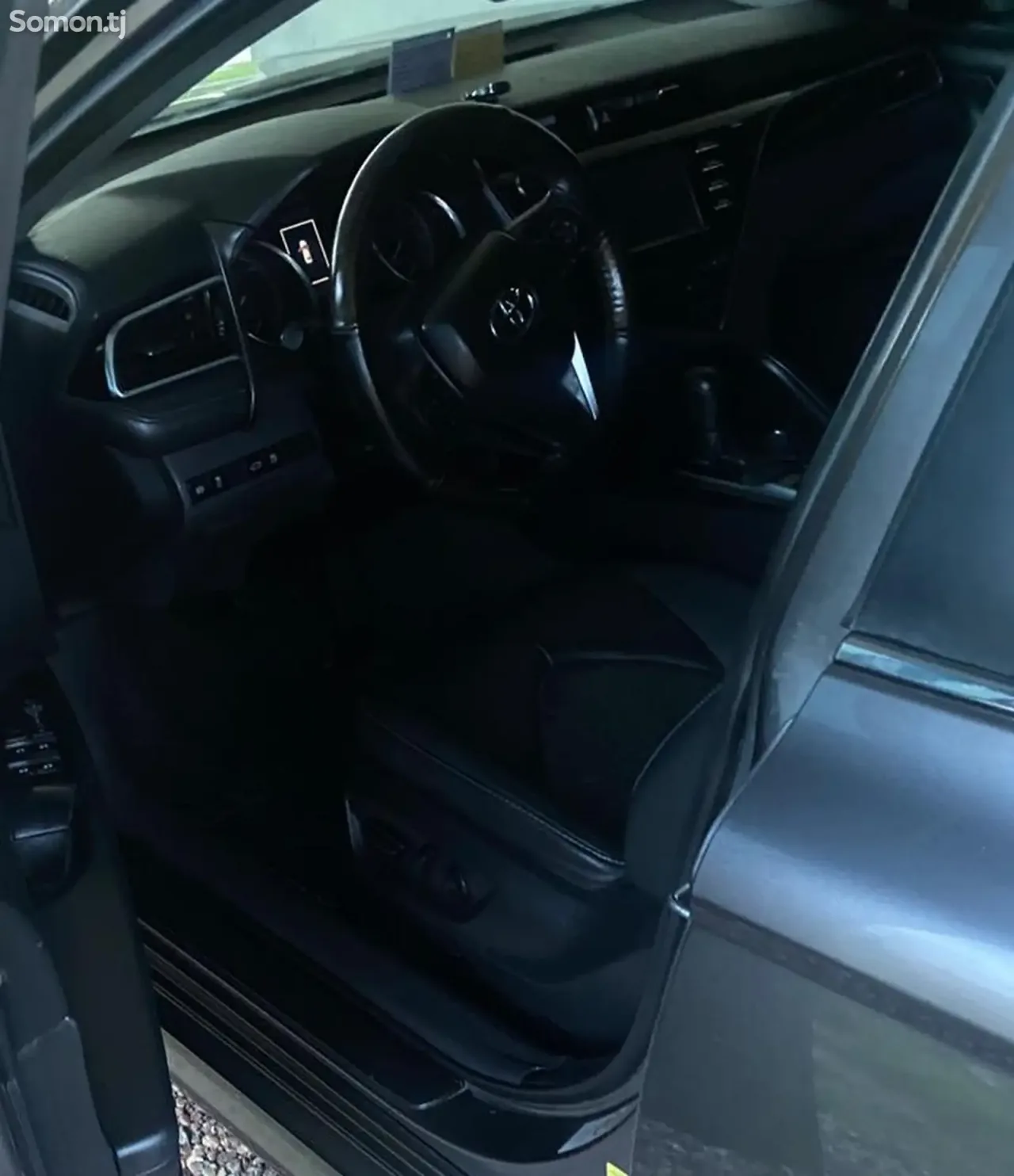 Toyota Camry 2018 · 2.5 AT