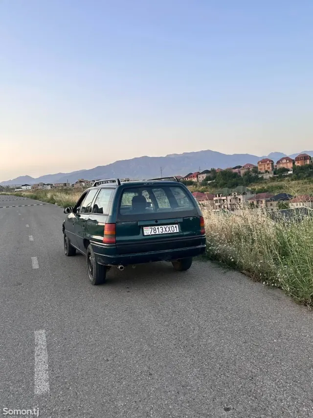 Opel Astra F 1995 · 1.6 MT