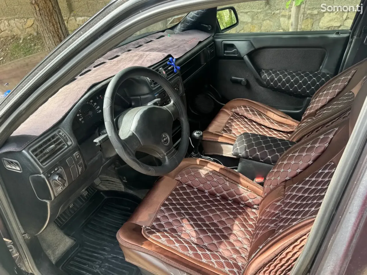 Opel Vectra A 1993 · 1.6 MT