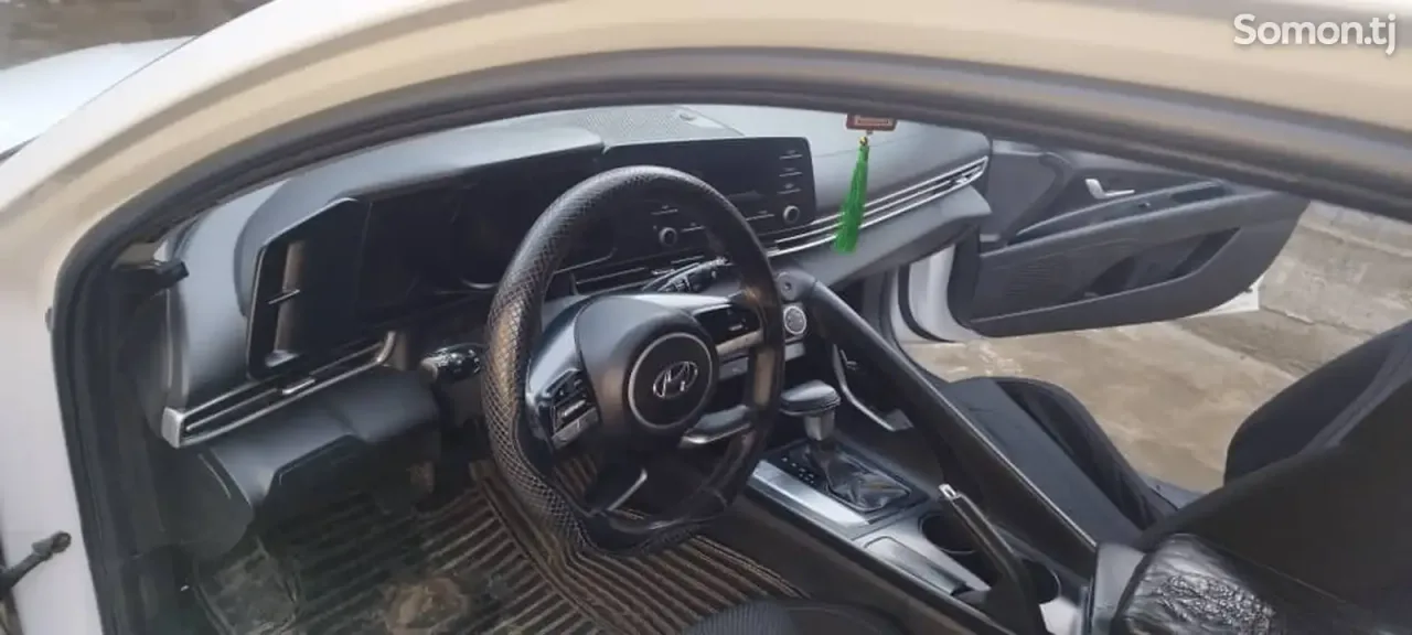 Hyundai Elantra 2022 · 1.6 AT