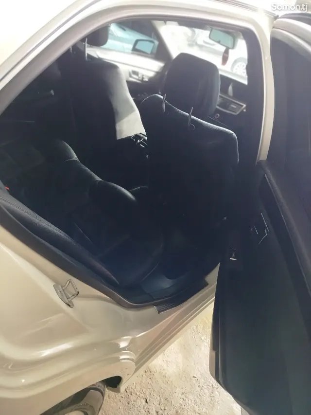 Mercedes-Benz E class 2011 · 2.0 AT