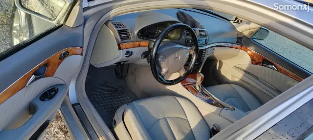 Mercedes-Benz E class 2003 · 2.8 AT