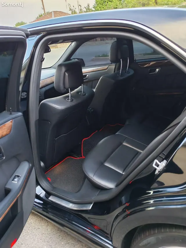 Mercedes-Benz E class 2011 · 3.5 AT